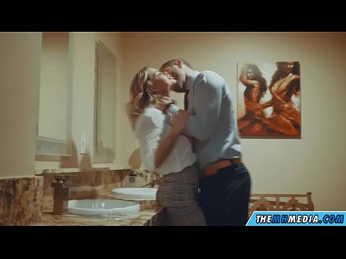 ❤️ Quando uma loira peituda o seduz numa casa de banho pública ❌ Pornuts em pt.basseyn-vsem.ru ❌️❤